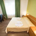 London 3* 康斯坦察